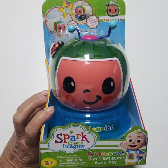 CocoMelon Spark 2 n 1 spraying light up bath toy - Picture 6 of 8